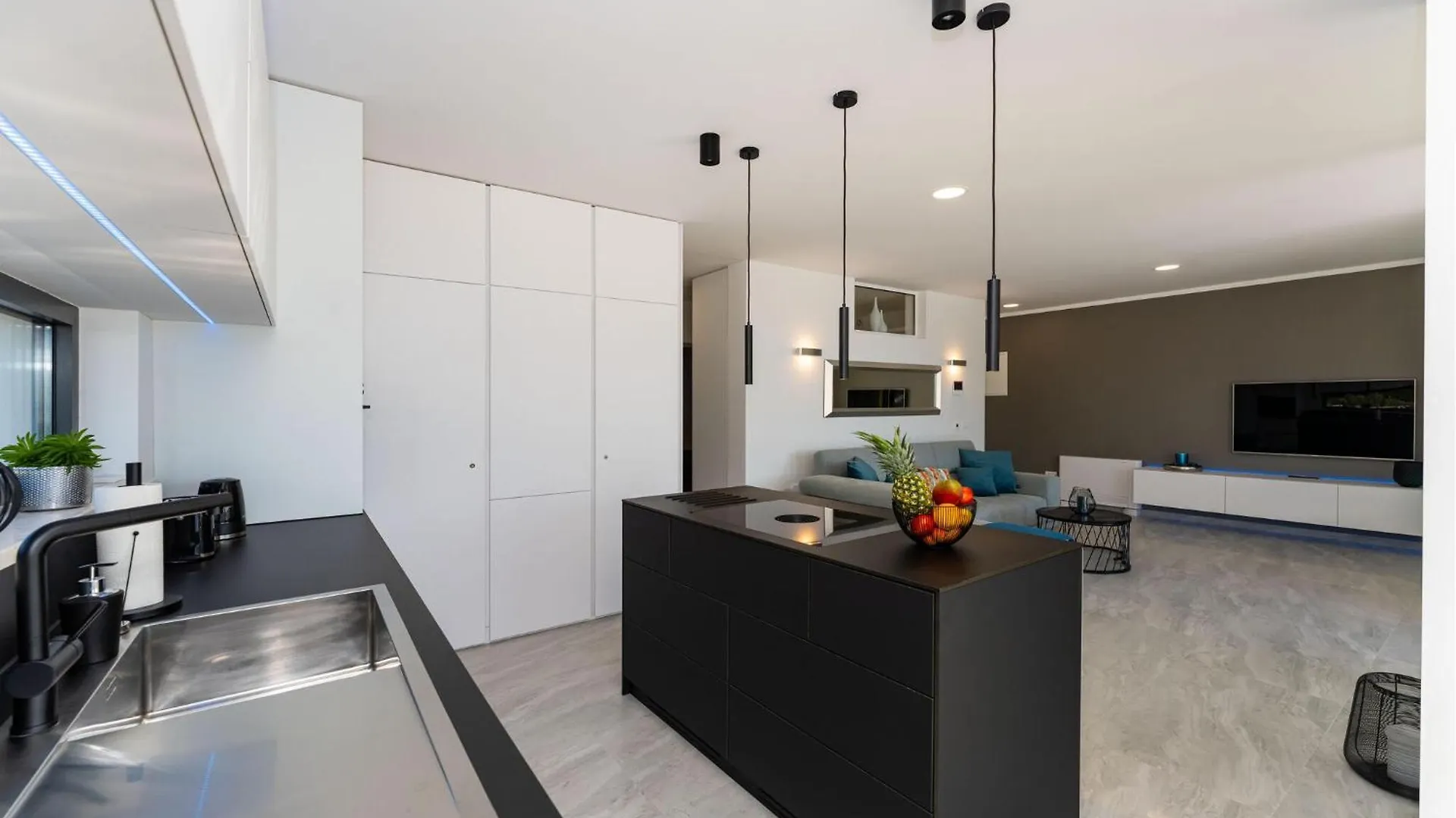 Lovely Apartment In Rovanjska With Kitchen