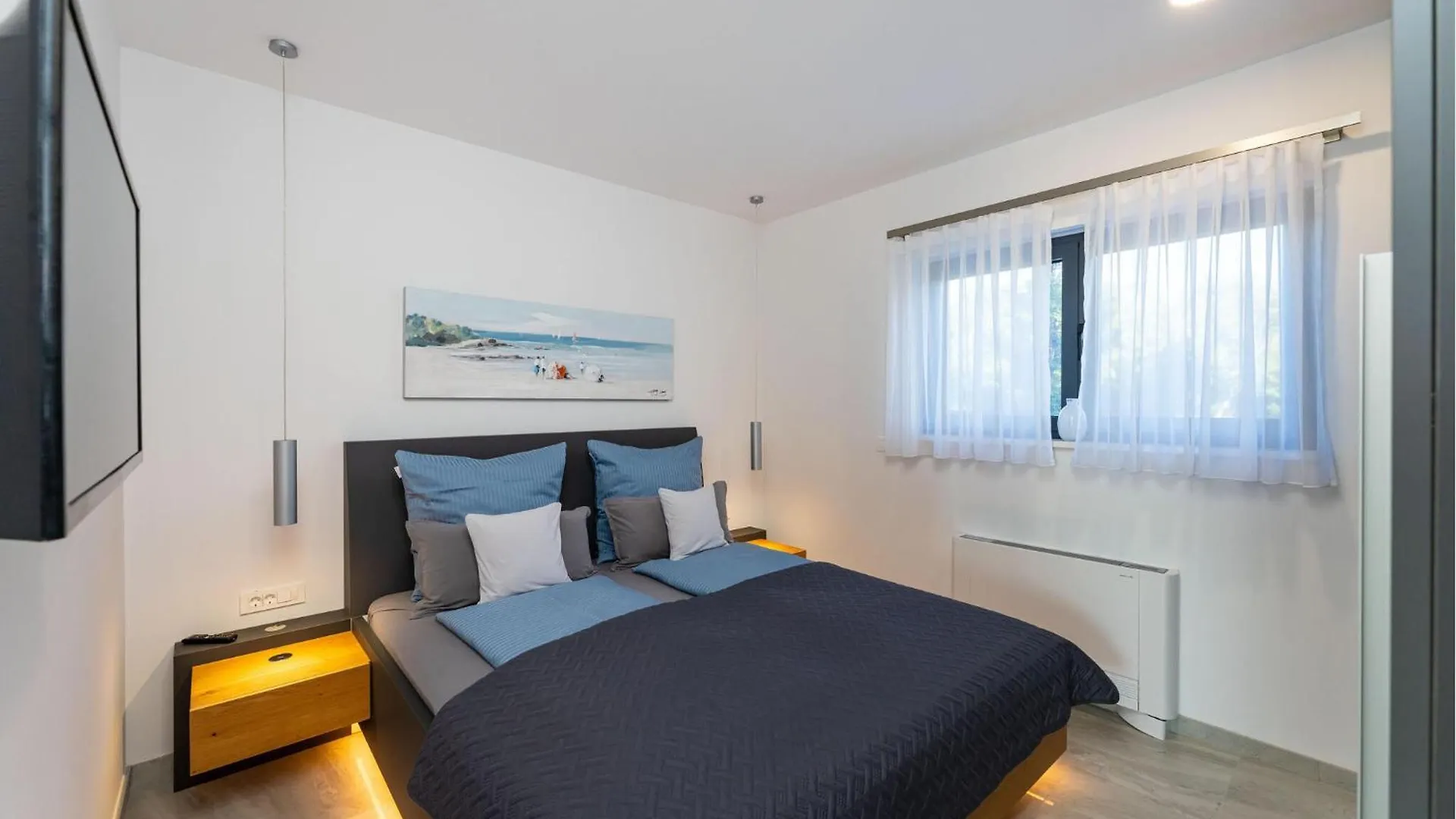 Lovely Apartment In Rovanjska With Kitchen 0*,